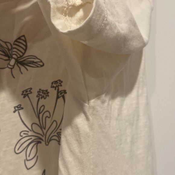 American Eagle Outfitters oversized Women's Cream “save the bees” t-shirt medium - Picture 9 of 10